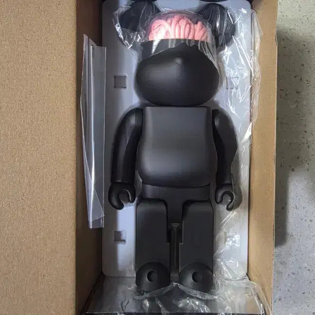 [BUNJANG] Medicom Toy x Wadi Bearbrick WDISM 400% Black Matte (Wadi Signed) Limited Edition / 와디즘 베어브릭 W.D.ISM 400%블랙(와디싸인)