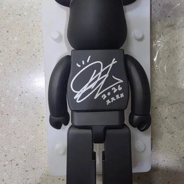 [BUNJANG] Medicom Toy x Wadi Bearbrick WDISM 400% Black Matte (Wadi Signed) Limited Edition / 와디즘 베어브릭 W.D.ISM 400%블랙(와디싸인)