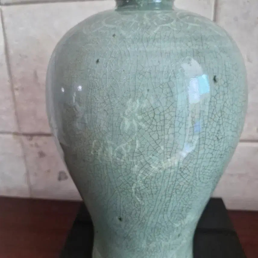 [BUNJANG] North Korean Celadon Vase with Crane Motif / 북한 도자기 운학문 도자기 장작가마