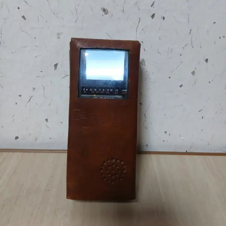[BUNJANG] Sony Watchman FD-10A Analog TV with Original Leather Pouch / 소니 워치맨  tv 오리지날 파우치 포함 FD-10A