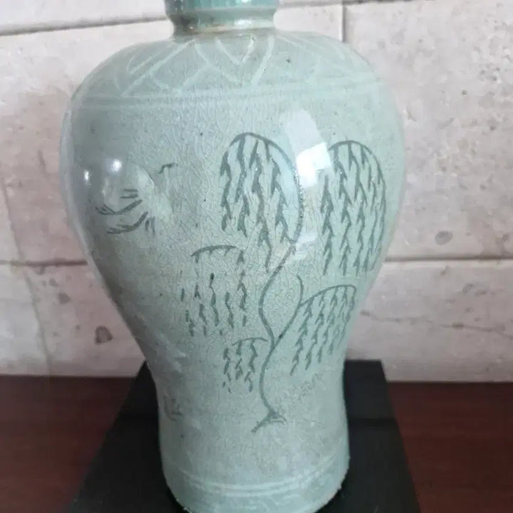 [BUNJANG] North Korean Celadon Porcelain Vase with Willow and Cloud Crane Motif / 북한 도자기 청자 버드나무 운학문 도자기 장작가마