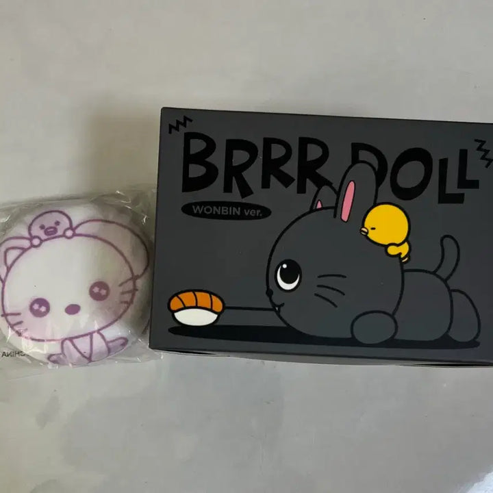 [BUNJANG] RIIZE Sungchan "To-nyangdeok" Pin Button [Archive Pop-up] / 라이즈 아카이브 팝업 원빈 토냥덕 핀버튼 브르르인형
