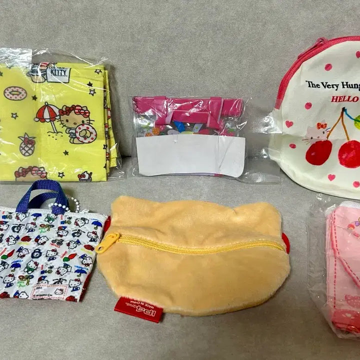 [BUNJANG] Sanrio Pouch, Coin Purse, Handkerchief, Gacha Bundle Set / 일괄 산리오 파우치 동전지갑 손수건 가챠 헬로키티 마이멜로디 우사하나