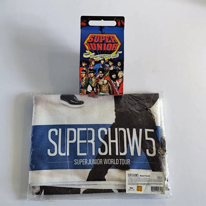 [BUNJANG] Super Junior 2012 Star Collection Card &amp; 2014 Super Show 5 Beach Towel Bundle Set (Sealed) / [미개봉] 슈퍼주니어 2012 스타컬렉션 카드 &amp; 2014 슈퍼쇼5 비치타월 일괄