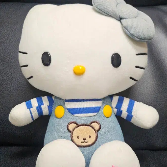 [BUNJANG] Hello Kitty Denim Overalls Doll / 헬로키티 데님 멜빵 인형