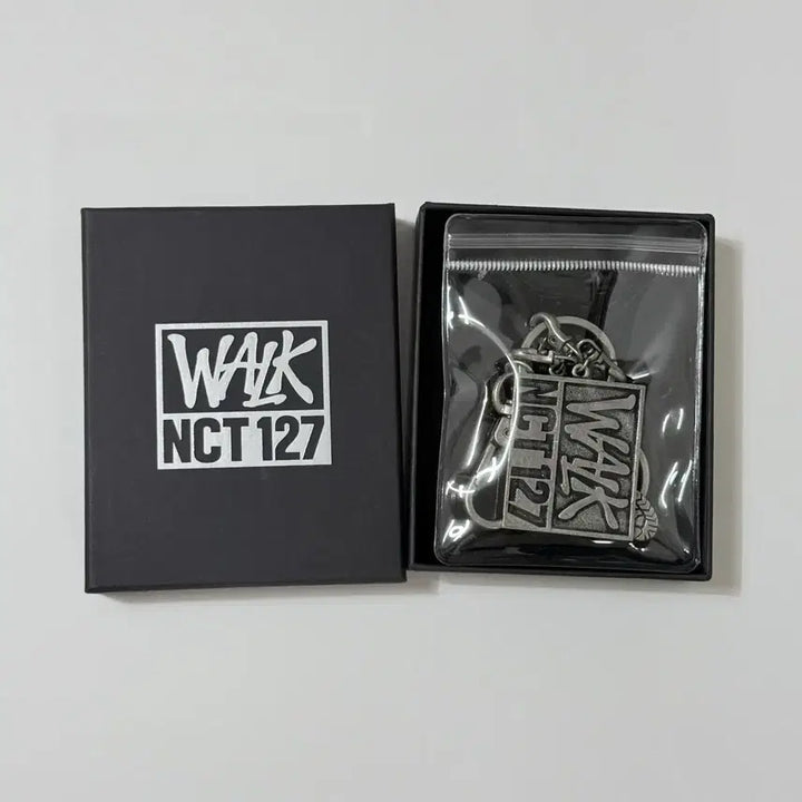[BUNJANG] NCT 127 WALK Metal Chain Keychain / 엔시티 127 WALK 메탈체인 미사용