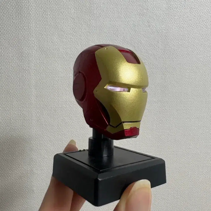 [BUNJANG] Marvel Iron Man Helmet LED Capsule Gacha / 마블 아이언맨 헬멧 LED 캡슐 가챠