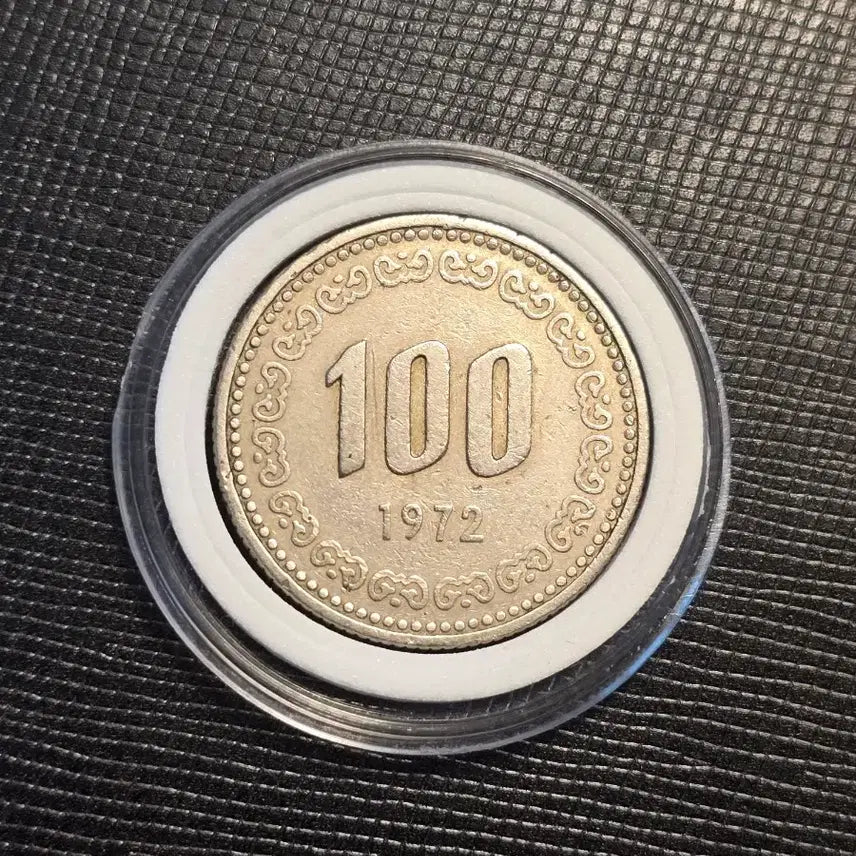 [BUNJANG] 1972 South Korea 100 Won Coin (Near Mint Condition) / 한국은행 1972년 100원 동전 사용제 극미품