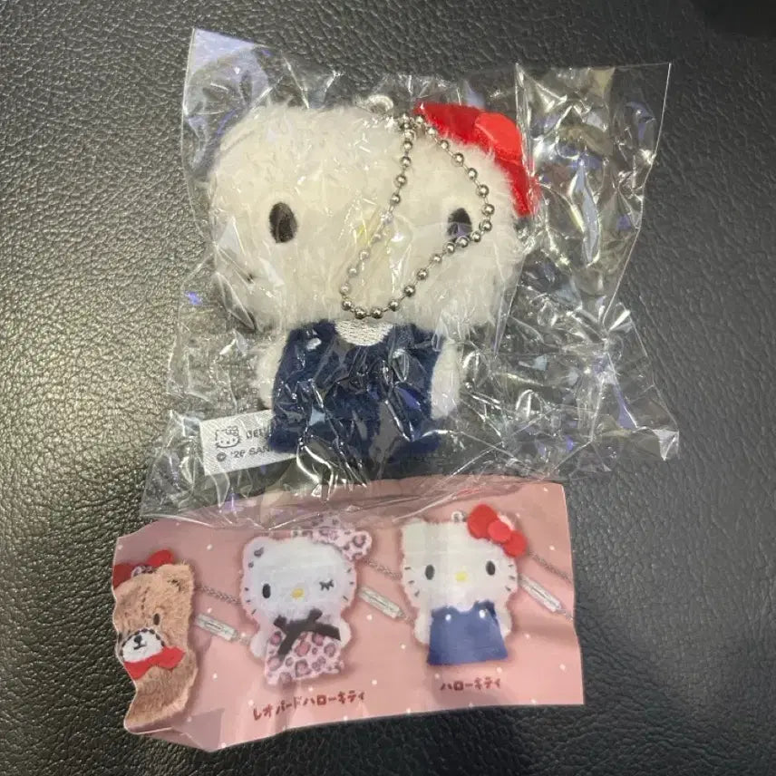 [BUNJANG] Sanrio Hello Kitty Finger Puppet Keyring Gacha / 산리오 헬로키티 핑거 퍼펫 키링 가챠
