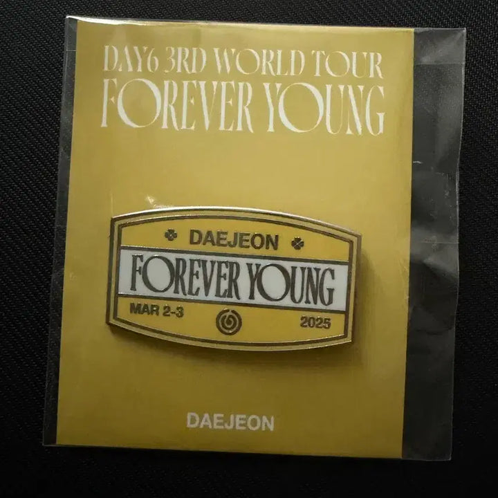 [BUNJANG] DAY6 Forever Young Daejeon Badge / 데이식스 포에버영 대전 뱃지
