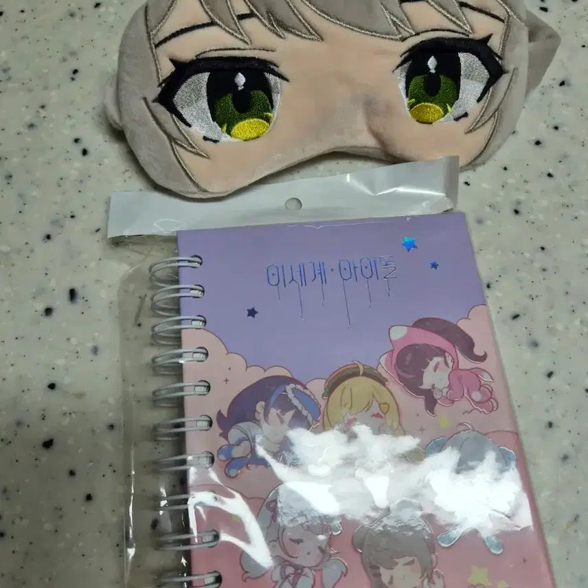 [BUNJANG] Vocaloid Merchandise Set (Suzuhara Suzu, Bandage) / (세트)이세계 아이돌 수첩, 비챤 안대 팔아요