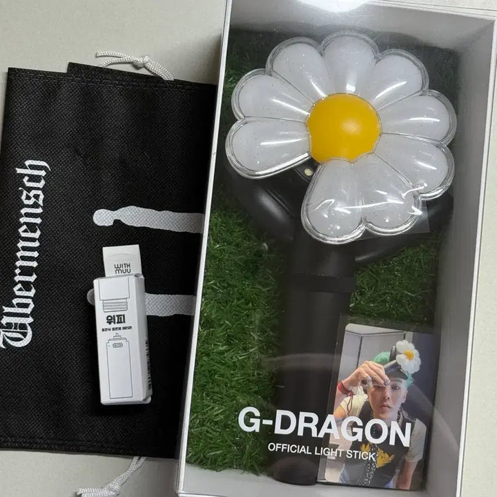 [BUNJANG] G-Dragon Official Lightstick Bundle Set / (새상품) 지드래곤 응원봉/스트랩/충전배터리 일괄 양도