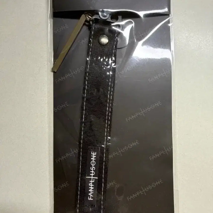 [BUNJANG] G-Dragon Official Lightstick Bundle Set / (새상품) 지드래곤 응원봉/스트랩/충전배터리 일괄 양도
