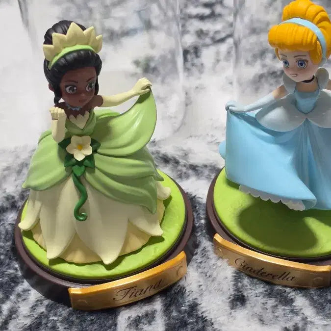 [BUNJANG] Pop Mart Disney Princesses Cinderella &amp; Tiana Figure Set Bundle / 팝마트 정품 디즈니 프린세스 피규어 신데렐라 티아나 인형 세트 일괄