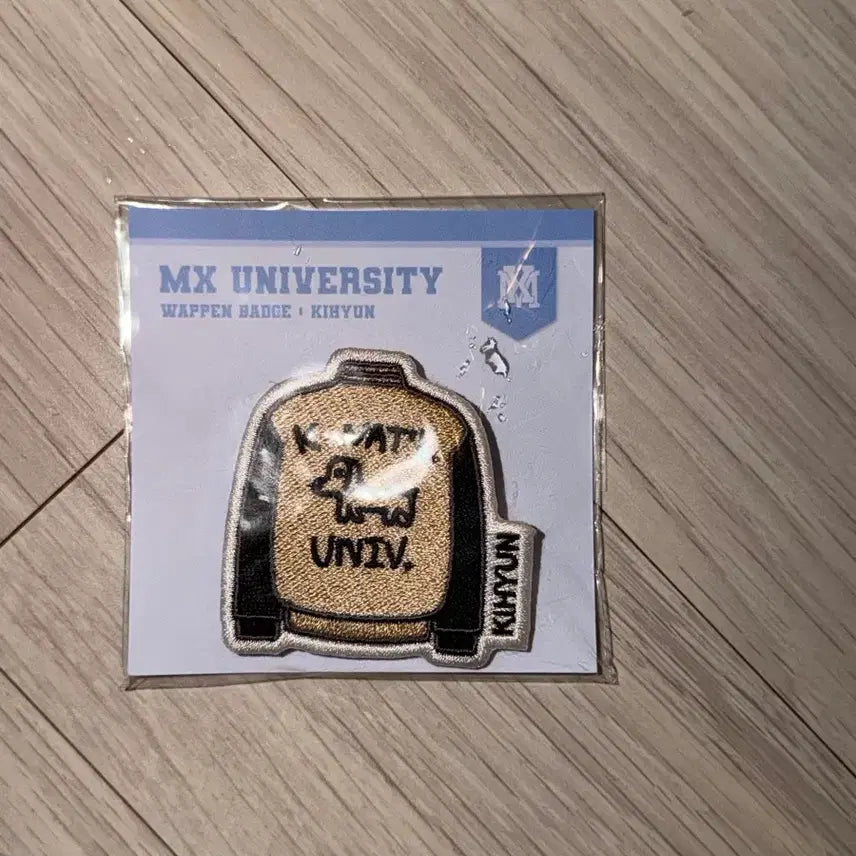 [BUNJANG] Monsta X 5th Fan Concert MX University Wappen Badge Kihyun / 몬스타엑스 5기 팬콘 MX UNIVERSITY 와펜 뱃지 기현
