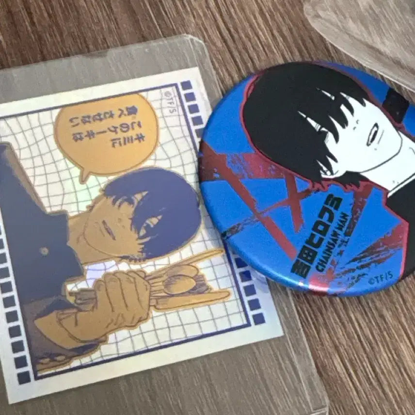 [BUNJANG] Chainsaw Man Yoshida Hirofumi Can Badge &amp; Sticker Set / 7월만 할인 체인소맨 요시다 히로후미 캔뱃지 디콜렉션 점프샵 스티커 원화 굿즈