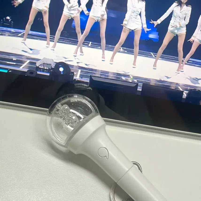 [BUNJANG] IVE Official Light Stick Keyring / 아이브 공식 라이트 키링 급처