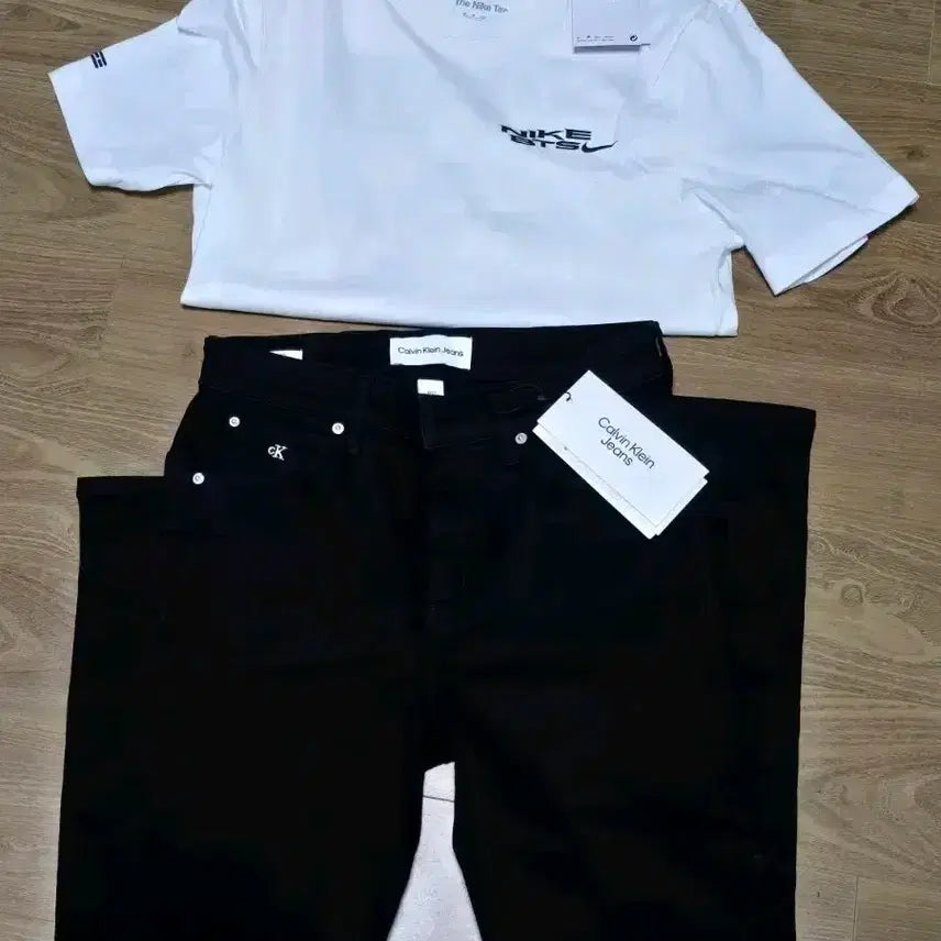 [BUNJANG] BTS Nike T-Shirt &amp; Calvin Klein Black Jeans Set / BTS 나이키 반팔 티셔츠 + 캘빈클라인 블랙진 세트 새제품