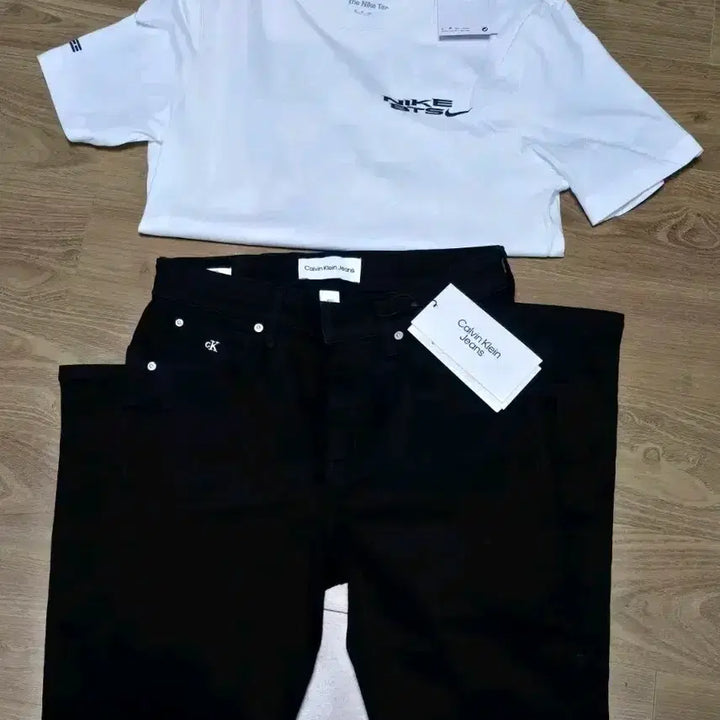 [BUNJANG] BTS Nike T-Shirt &amp; Calvin Klein Black Jeans Set / BTS 나이키 반팔 티셔츠 + 캘빈클라인 블랙진 세트 새제품