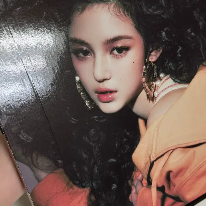 [BUNJANG] NewJeans Danielle How Sweet Album + Aladdin POB Photocard Bundle Set / 뉴진스 다니엘 하우스윗 how sweet 앨범 + 알라딘 특전 포카 일괄