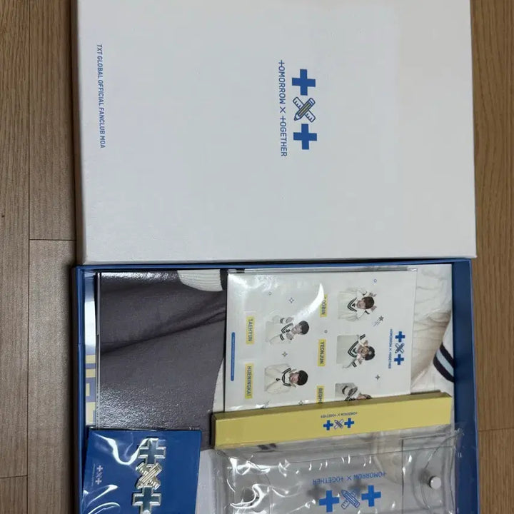 [BUNJANG] TXT Tomorrow X Together Global Official Fanclub MOA Kit / 투모로우바이투게더 TXT 글로벌 공식 팬클럽 MOA 키트