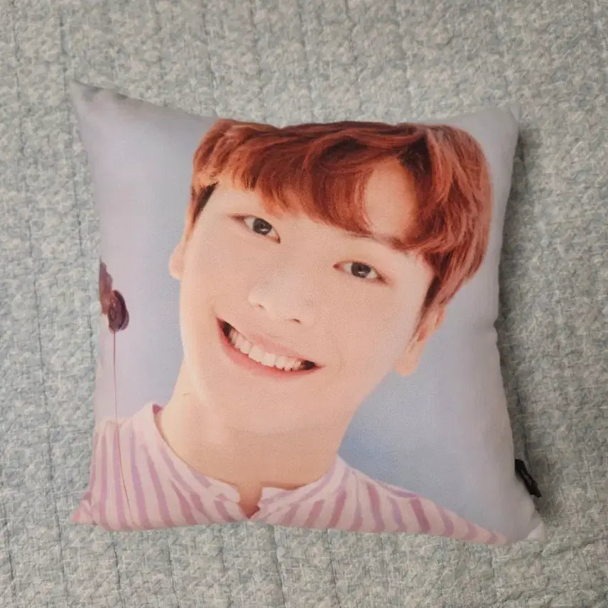 [BUNJANG] BTOB 7th Anniversary Yook Sung Jae Cushion (Official Goods) / 비투비 7주년 기념 육성재 쿠션 공식굿즈