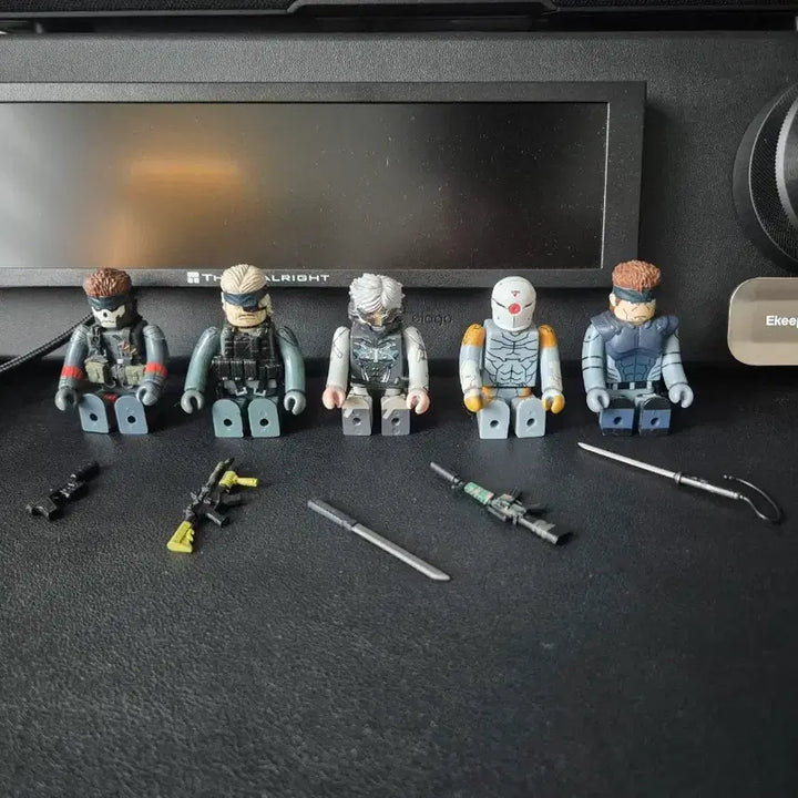 [BUNJANG] Metal Gear Solid 20th Anniversary Kubrick 5-Figure Set with Weapons / 메탈기어 솔리드 20주년 큐브릭 5종