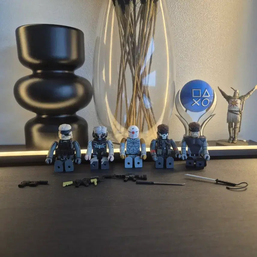 [BUNJANG] Metal Gear Solid 20th Anniversary Kubrick 5-Figure Set with Weapons / 메탈기어 솔리드 20주년 큐브릭 5종