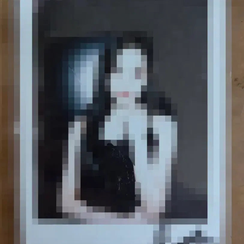 [BUNJANG] TripleS Jiyeon Black Soul Dress Autographed Polaroid / 트리플에스 지연 블랙소울드레스 싸인폴라로이드 판매