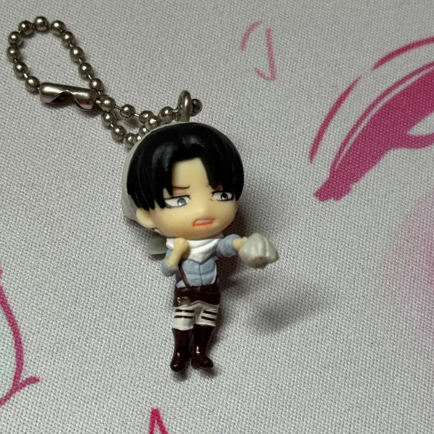 [BUNJANG] Attack on Titan Levi Cleaning Swing Keychain (Opened) / 진격의거인 진격거 가챠 피규어 리바이 청소 스윙 키링