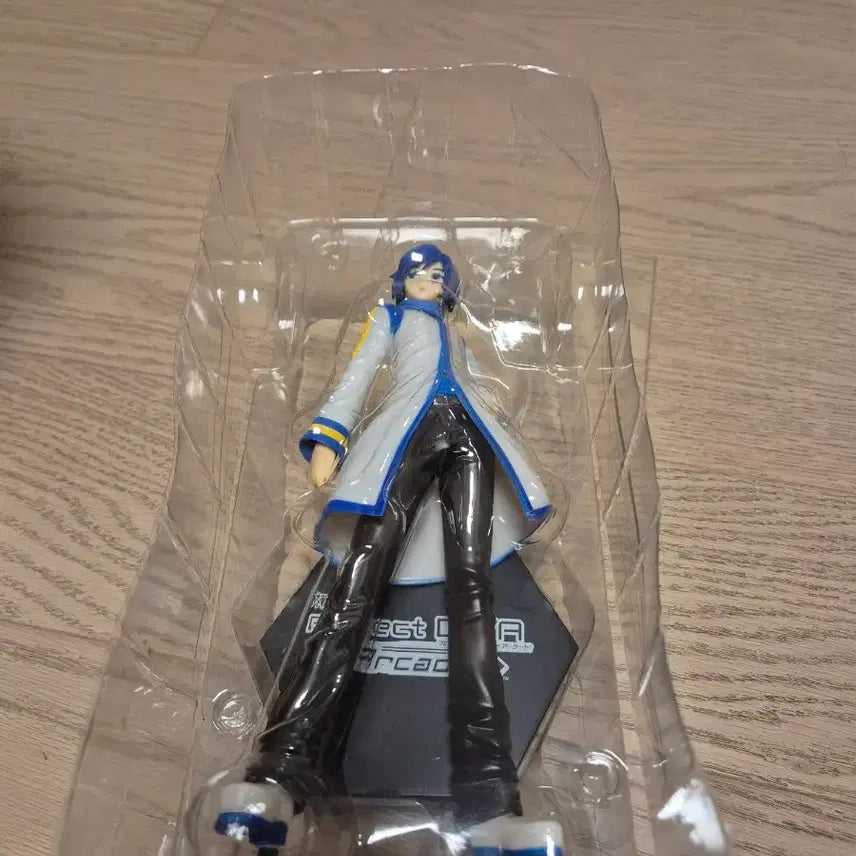 [BUNJANG] Project DIVA Kaito Figure (Vintage) / (고전) 프로젝트 디바 카이토 피규어 박스 O