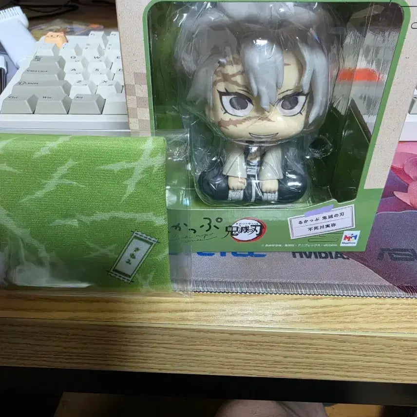 [BUNJANG] Demon Slayer Sanemi Shinazugawa Akaza Look Up Figures (Sealed, POB Included) / [택포 13]귀멸의 칼날 사네미 룩업, 아카자 룩업 미개봉 (특전 포함)