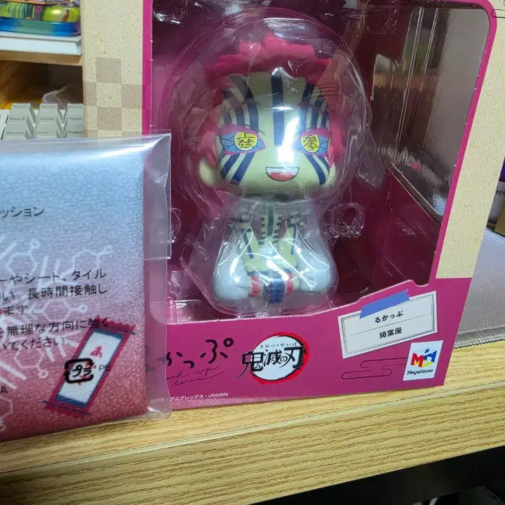 [BUNJANG] Demon Slayer Sanemi Shinazugawa Akaza Look Up Figures (Sealed, POB Included) / 귀멸의 칼날 사네미 룩업, 아카자 룩업 미개봉 (특전 포함)