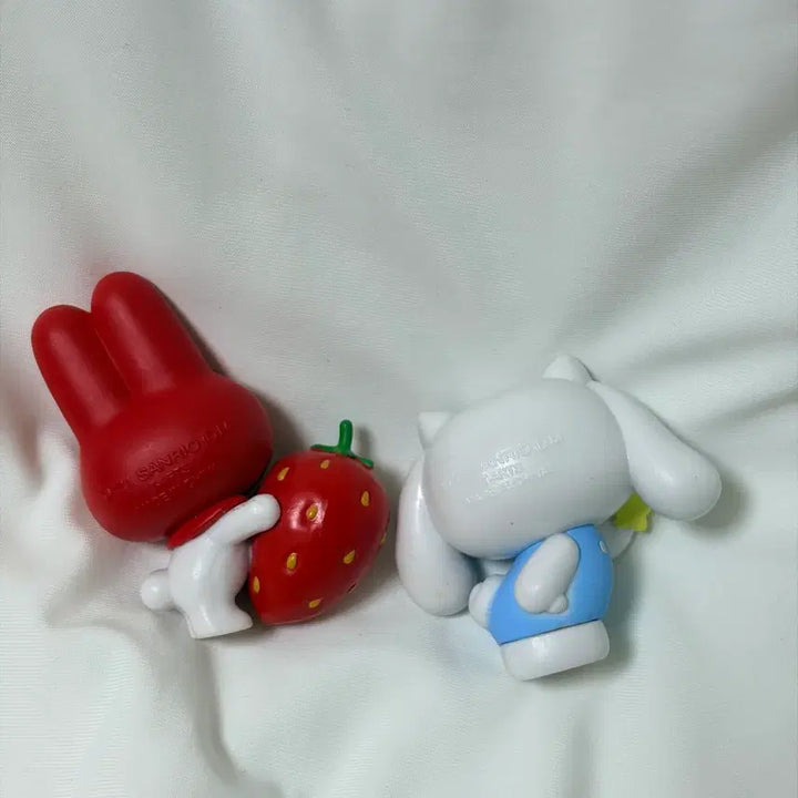 [BUNJANG] Sanrio Gacha Figures (My Melody, Hello Kitty) / 산리오 가챠 피규어(마이멜로디,키티)