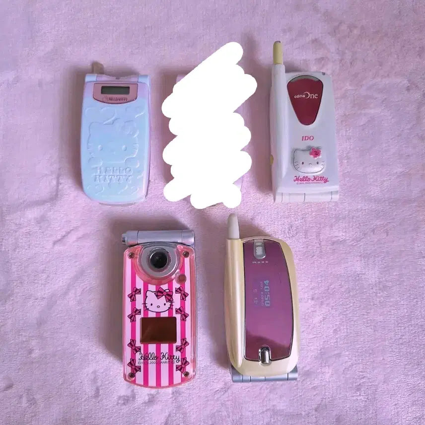 [BUNJANG] Hello Kitty Classic Phone Y2K Clamshell Phone / 고전 키티폰 키티 폰 키티스트랩 갈라폰 y2k 클리커 클릭커 폴더폰