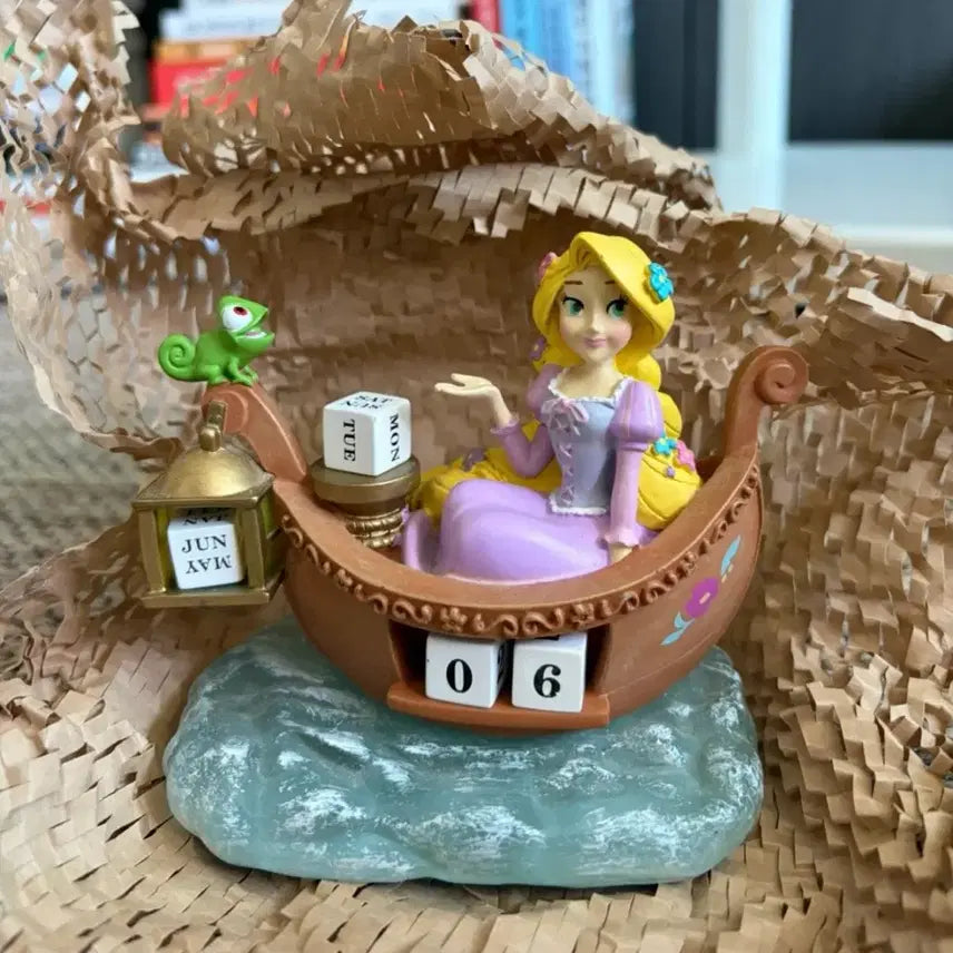 [BUNJANG] Disney Japan Rapunzel Perpetual Calendar Figure Vintage / 디즈니 라푼젤 만년달력 피규어 빈티지