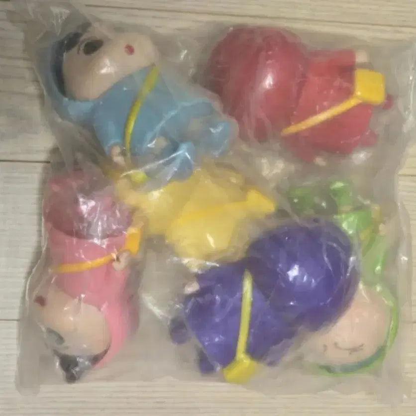 [BUNJANG] Crayon Shin-chan Ddeoknip Village Guard Figure 6-Piece Set (Sealed) / 짱구는 못말려 떡잎마을 수비대 피규어 미개봉 6종 세트로 일괄 판매합니다.