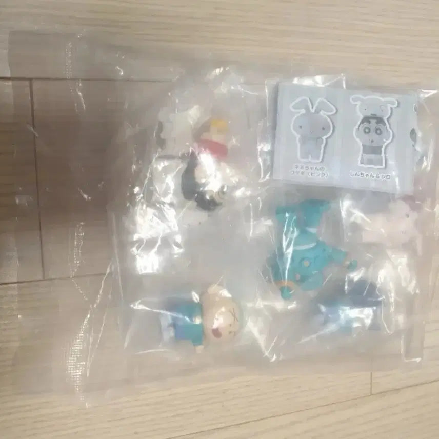 [BUNJANG] Crayon Shin-chan "Stand Tall" Figure Set (6 Types) Bundle / 짱구는 못말려 앞으로 나란히 피규어 6종 세트로 일괄판매합니다.