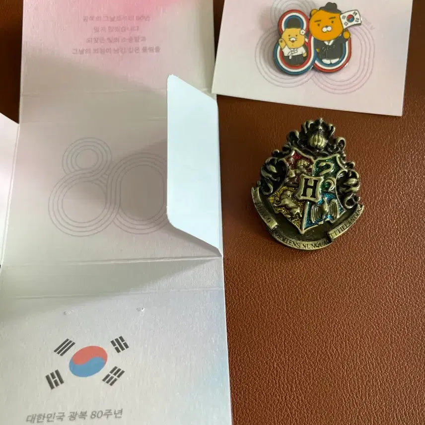 [BUNJANG] Kakao Chunsik 80th Anniversary Liberation Day Pin Badge Set / 춘식이 카카오 광복절 80주년 기념 핀뱃지 + 해리포터 같이 드림
