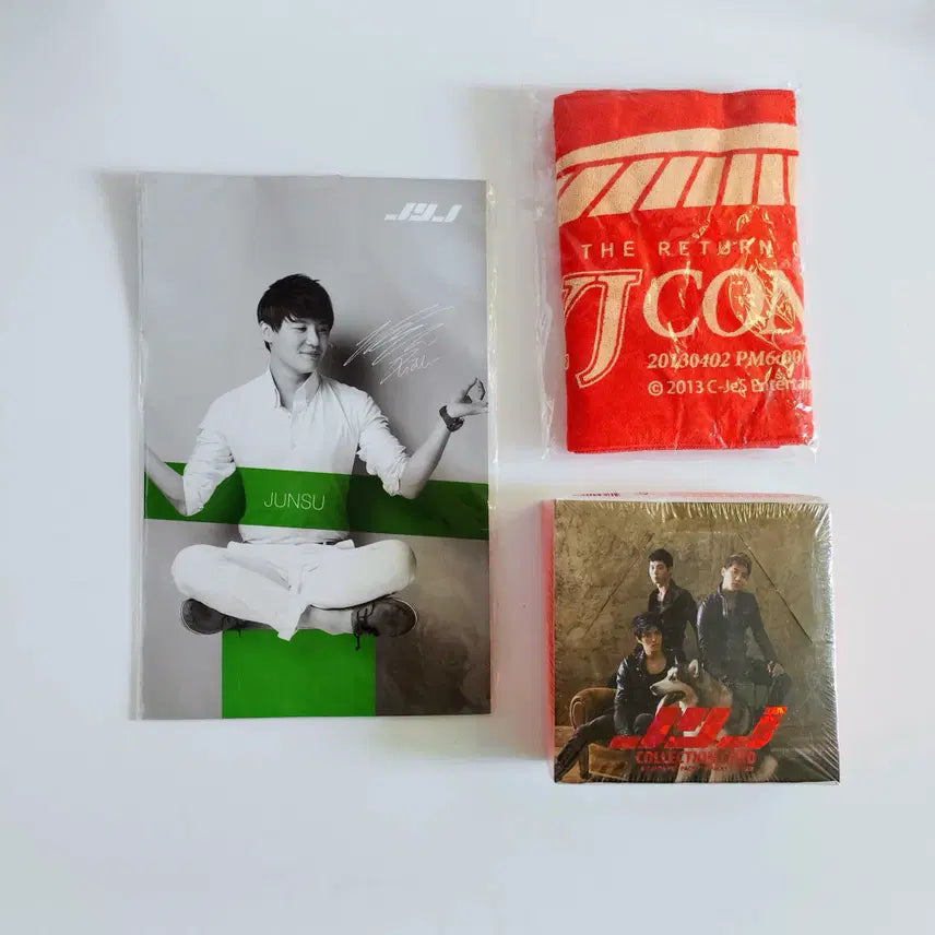 [BUNJANG] JYJ Collection Card &amp; 2013 Tokyo Dome Concert Slogan Towel &amp; Poster Bundle Set / [미개봉] JYJ 컬렉션카드 &amp; 2013 도쿄돔 콘서트 슬로건 &amp; 포스터 일괄