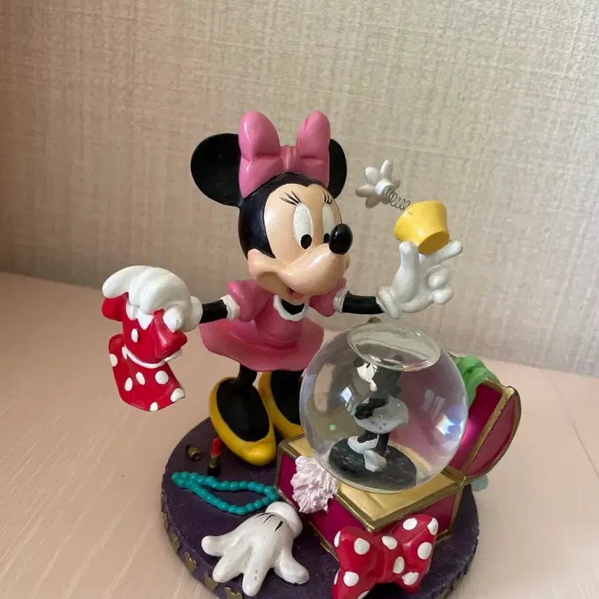 [BUNJANG] Disney Minnie Mouse Snow Globe Figurine / 미니마우스 수노우볼 피규어
