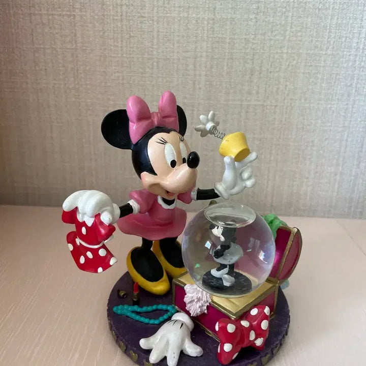 [BUNJANG] Disney Minnie Mouse Snow Globe Figurine / 미니마우스 수노우볼 피규어