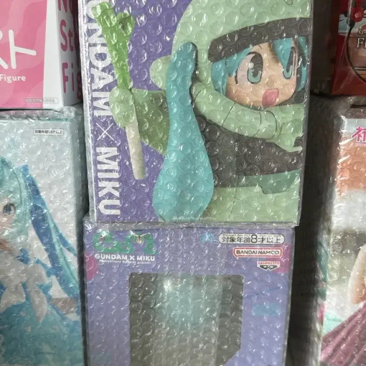 [BUNJANG] Gundam x Hatsune Miku Collaboration Figure Set / 건담 미쿠, 건담 자쿠구루미, 미쿠 할로 스피커 피규어 3종 세트