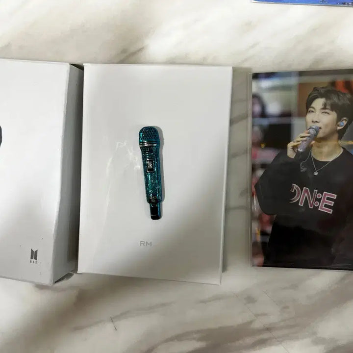 [BUNJANG] RM Microphone Badge Photocard Set / 알엠rm 마이크뱃지 포카포함
