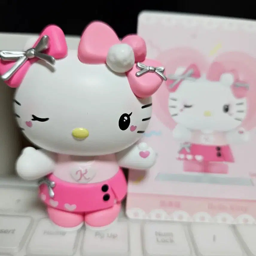 [BUNJANG] Pop Mart Sanrio Pink Party Kitty Figure / 팝마트 산리오 핑크파티 키티