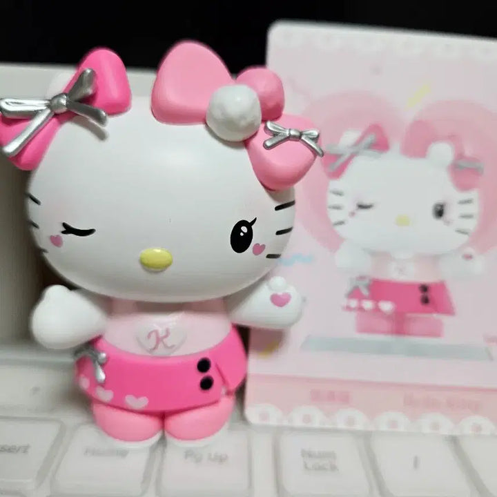 [BUNJANG] Pop Mart Sanrio Pink Party Kitty Figure / 팝마트 산리오 핑크파티 키티