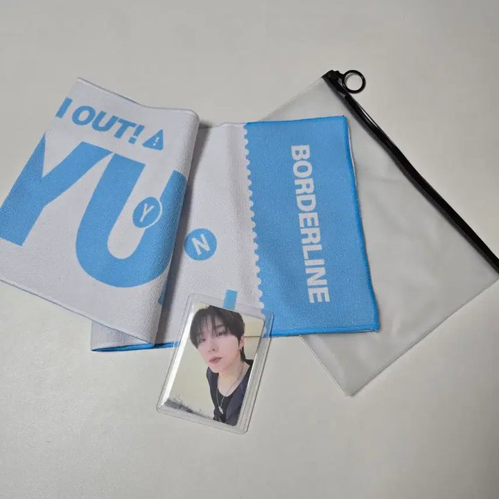 [BUNJANG] MONSTA X Kihyun Borderline Soundcheck Slogan + Official Photocard / 몬스타엑스 기현 보더라인 사녹 슬로건 + 공방 포카
