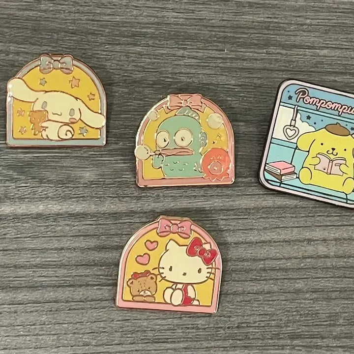 [BUNJANG] Sanrio Characters Pin Badge Set (4 Types) / 산리오 캐릭터 핀뱃지 4종 세트