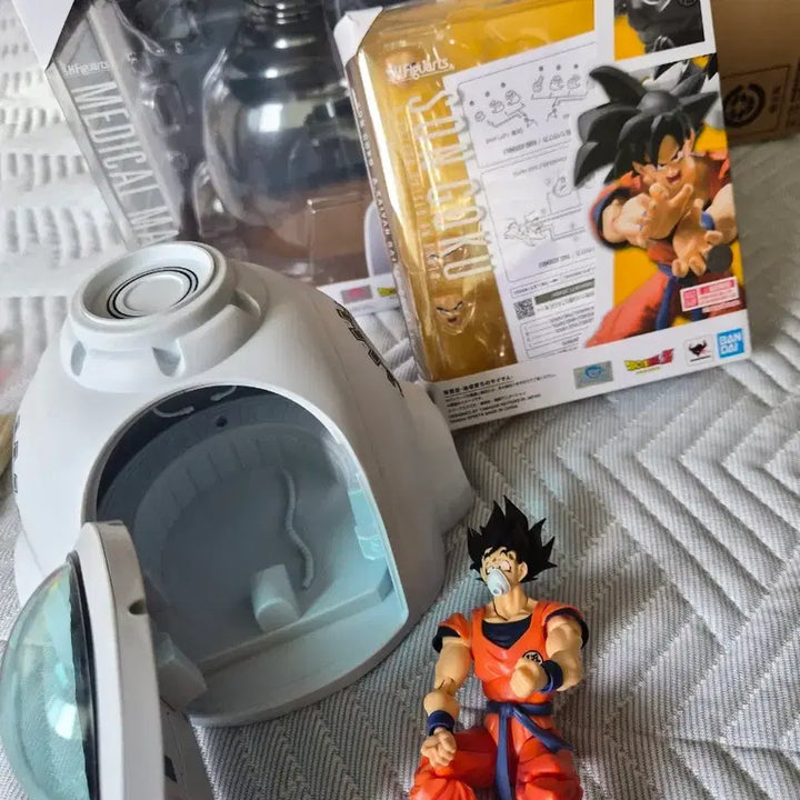 [BUNJANG] Dragon Ball SHF Medical Machine + Son Goku Bundle Set (Opened) / 드래곤볼 shf 메디컬머신+손오공 일괄 개봉품