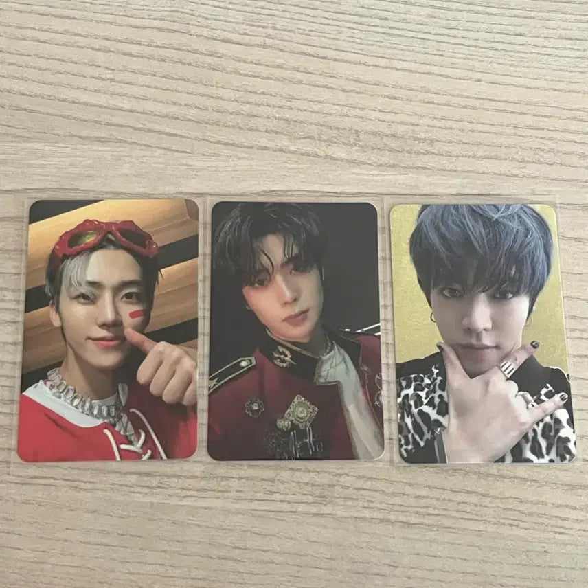 [BUNJANG] Uniform Set Photocard Bundle / 택비포) 제복 재현 포함 포카 일괄 양도